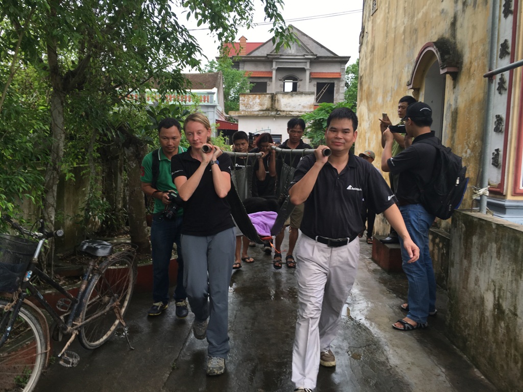 Cứu[-]hộ[-]gấu[-]chó[-]tại[-]Nam[-]Định
